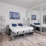 Domusmi Via Fiuggi Апартаменты *